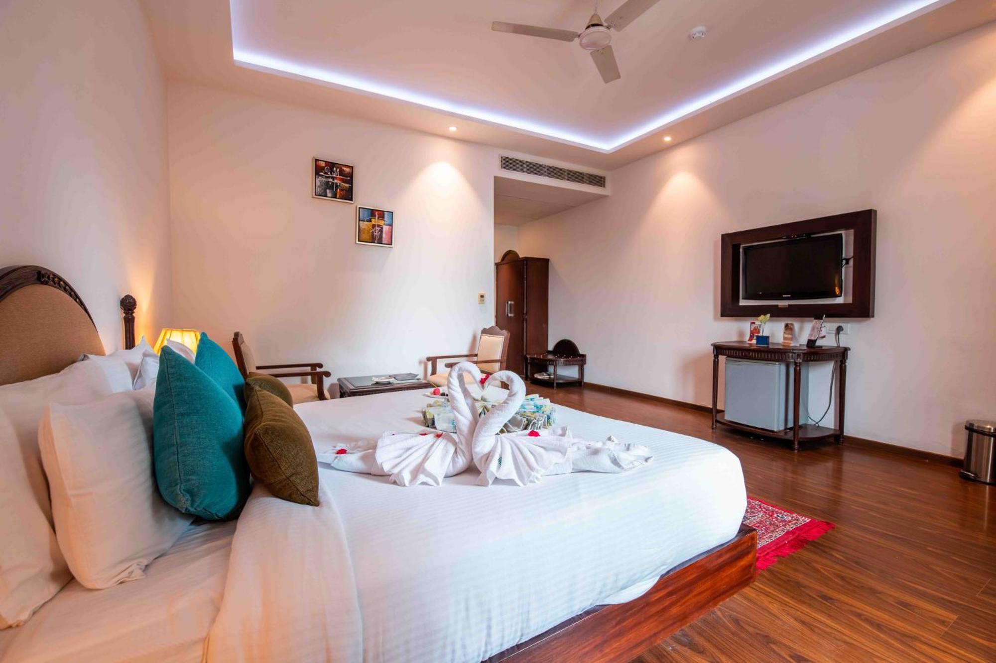 The Fern Surya Resort Kasauli Hills, Dharampur Exterior photo