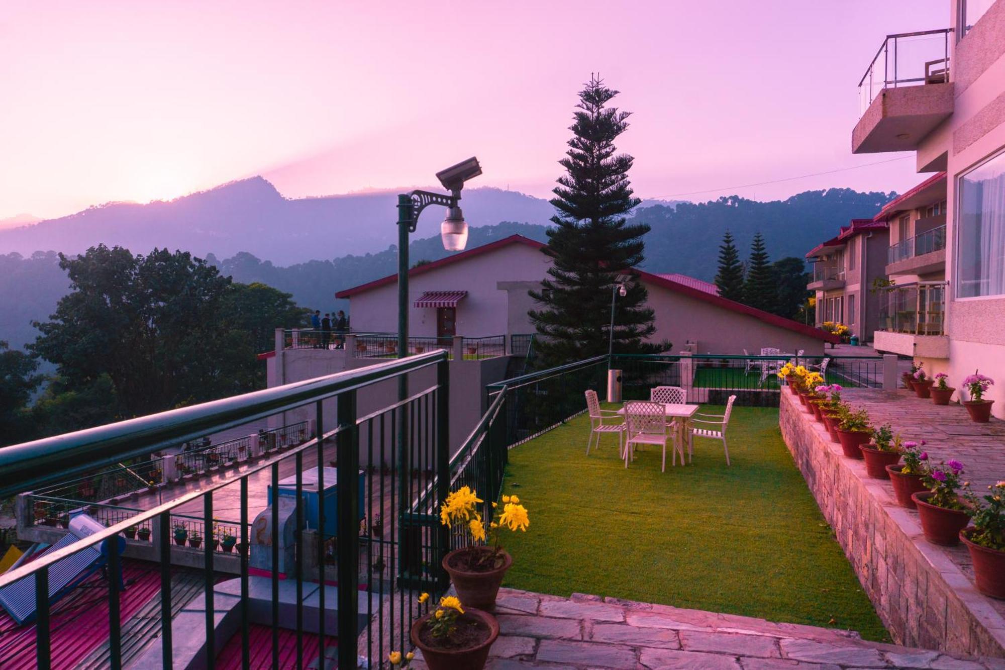 The Fern Surya Resort Kasauli Hills, Dharampur Exterior photo