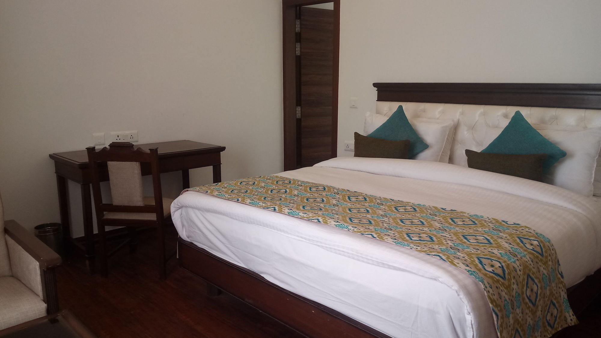 The Fern Surya Resort Kasauli Hills, Dharampur Exterior photo