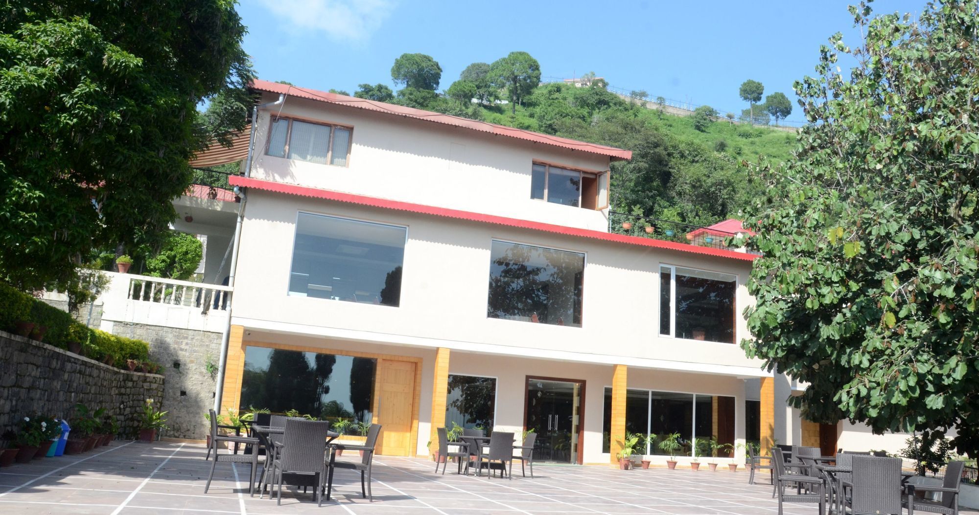 The Fern Surya Resort Kasauli Hills, Dharampur Exterior photo